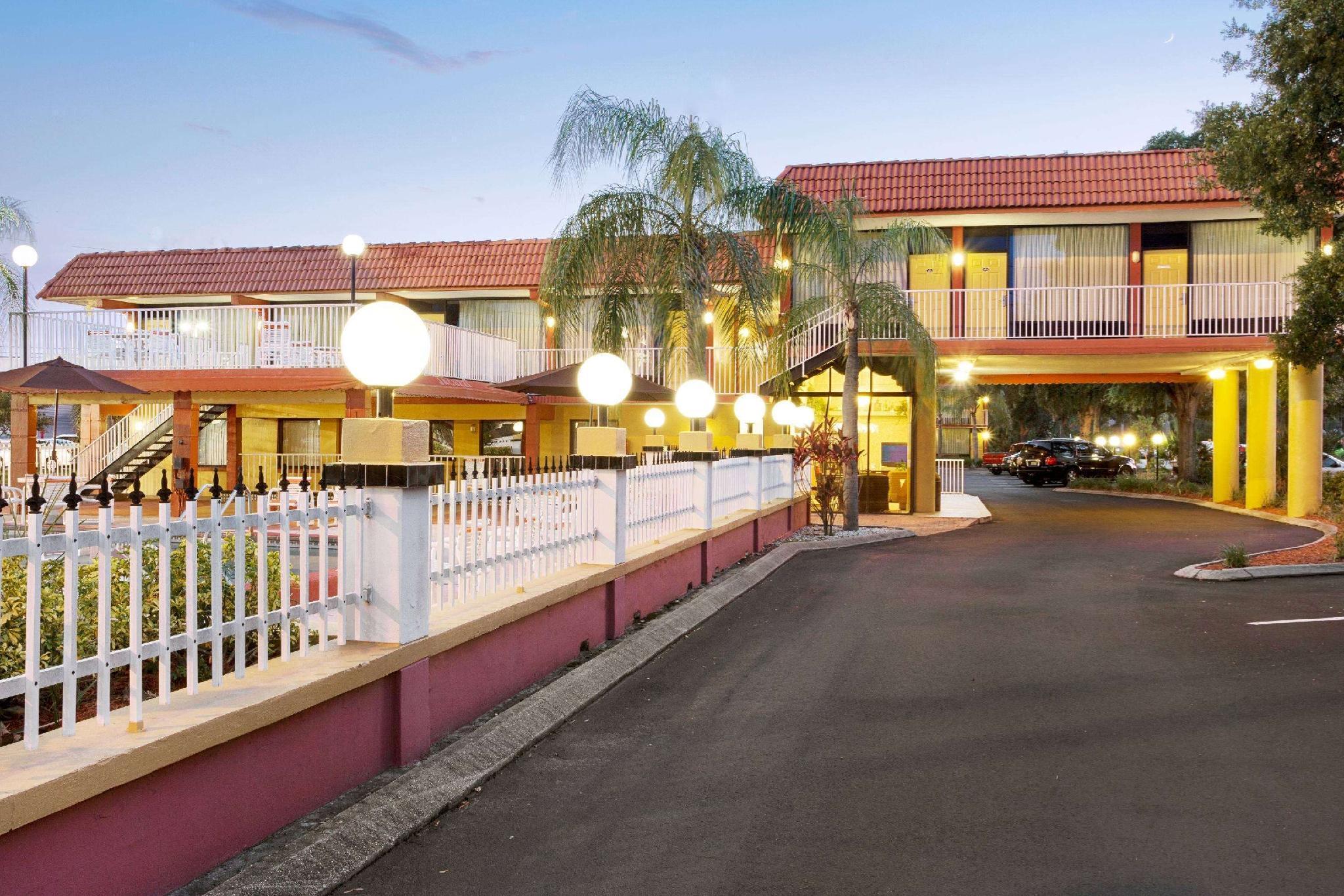 Howard Johnson By Wyndham Clearwater - Dunedin Экстерьер фото