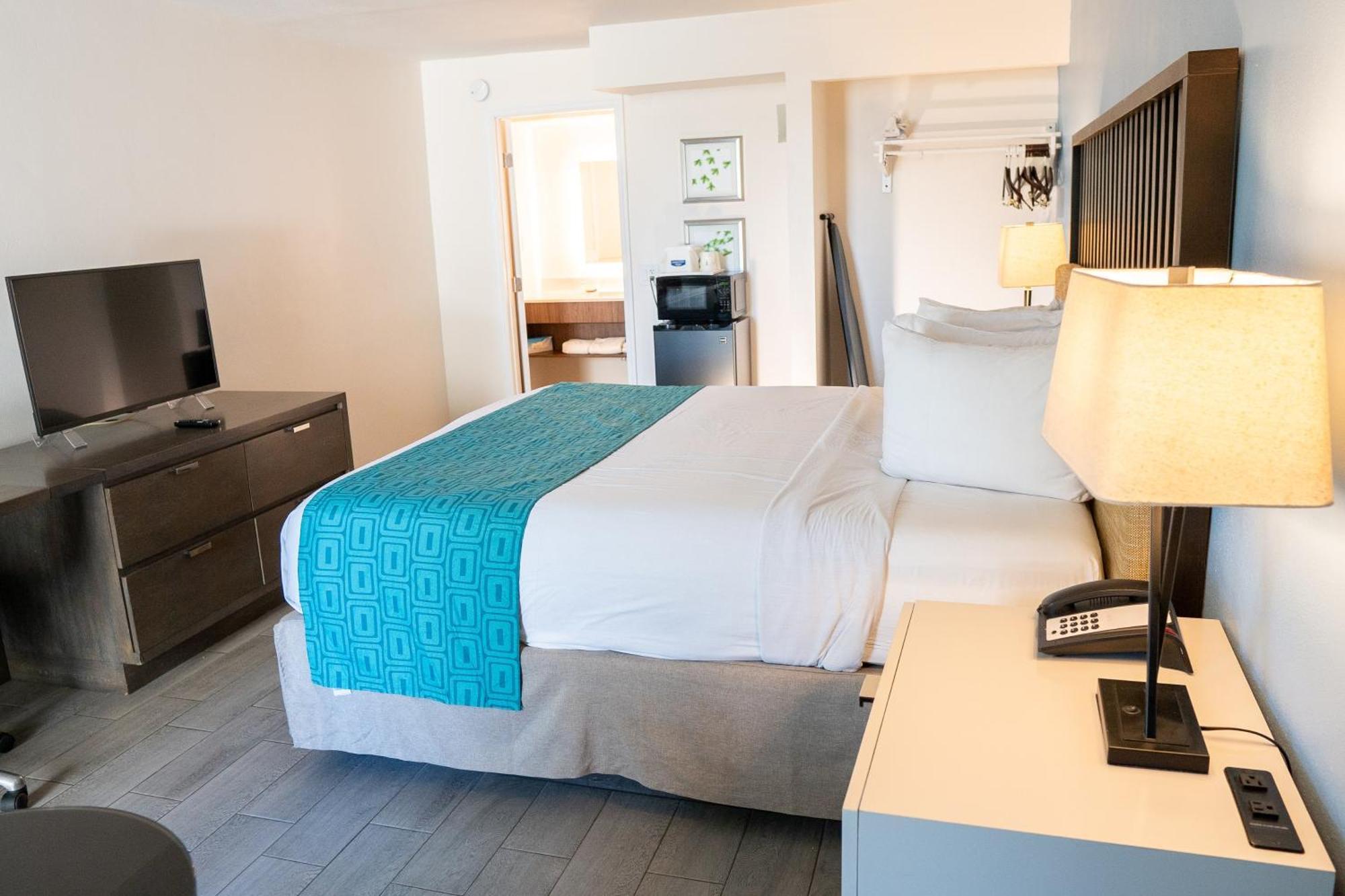 Howard Johnson By Wyndham Clearwater - Dunedin Экстерьер фото