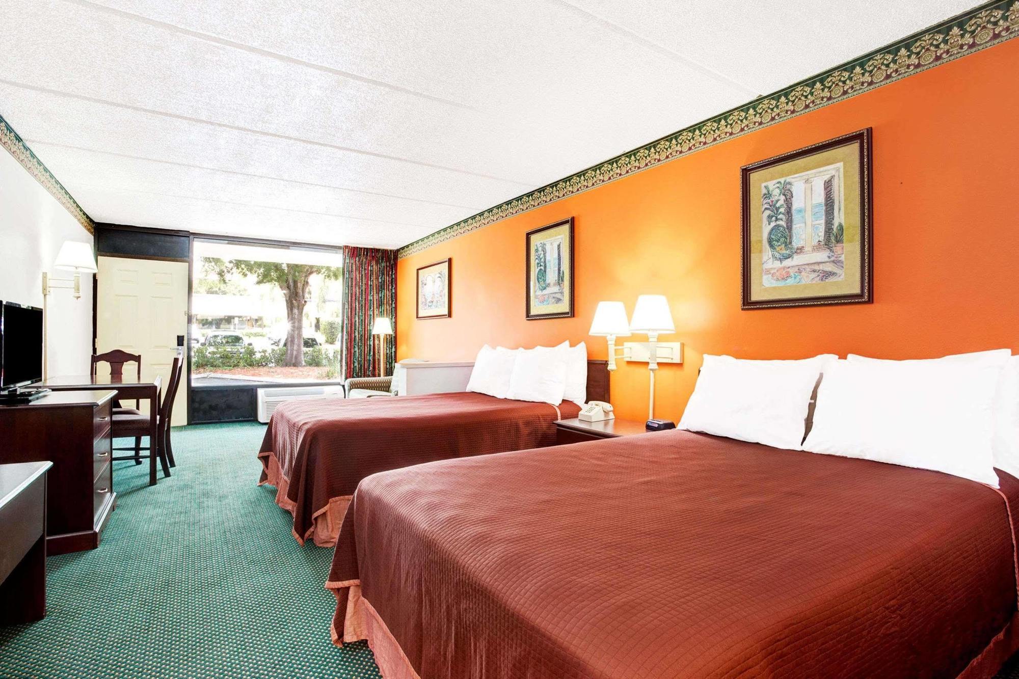 Howard Johnson By Wyndham Clearwater - Dunedin Экстерьер фото